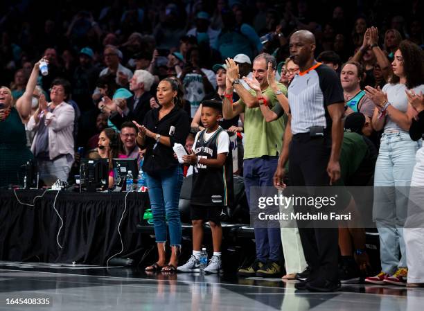 Sharlee and Jalen Jeter attend the game between the New York Liberty and Las Vegas Aces at Barclays Center on August 28, 2023 in New York City.