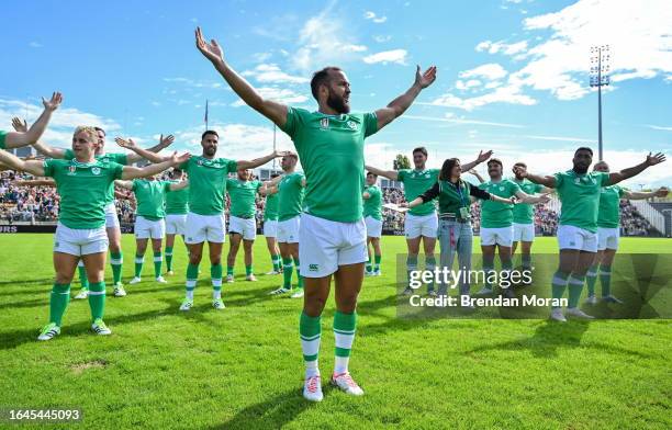 Tours , France - 2 September 2023; Jamison Gibson-Park leads the team in an 'Icelandic clap' with local supporters during an Ireland rugby open...