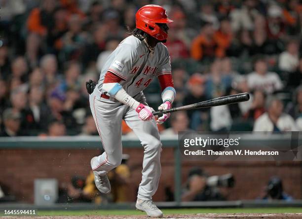 Elly De La Cruz of the Cincinnati Reds hits an RBI double against the San Francisco Giants in the top of the eighth inning at Oracle Park on August...