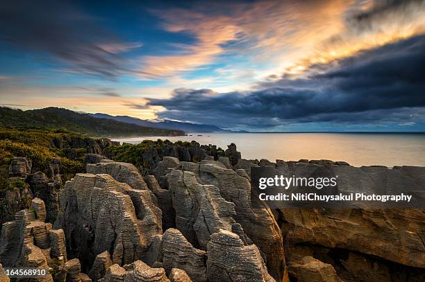 pancake rock at punakaiki - greymouth stock-fotos und bilder