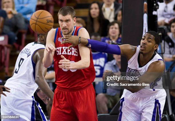 Philadelphia 76ers center Spencer Hawes battles Sacramento Kings power forward Jason Thompson for a rebound in an NBA basketball game at Sleep Train...