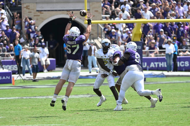 Colorado Shedeur Sanders in action, throws the football vs. TCU Johnny Hodges at Amon G. Carter Stadium. Fort Worth, TX 9/2/2023 CREDIT: Greg Nelson