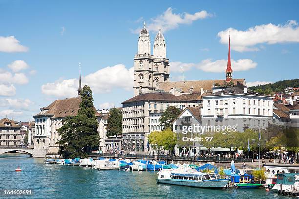 grossmunster cathedral with river limmat.zurich. - lake zurich stock pictures, royalty-free photos & images
