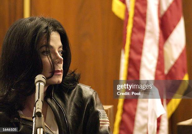 Musician Michael Jackson testifies during his civil trial in Santa Maria Superior Court on November 15, 2002 in Santa Maria, California. Jackson is...