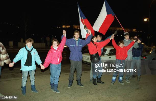 Young Czechoslovak students form a "human chain" 06 December 1989 in support of Vaclav Havel for presidency during protest rally in front of Prague's...