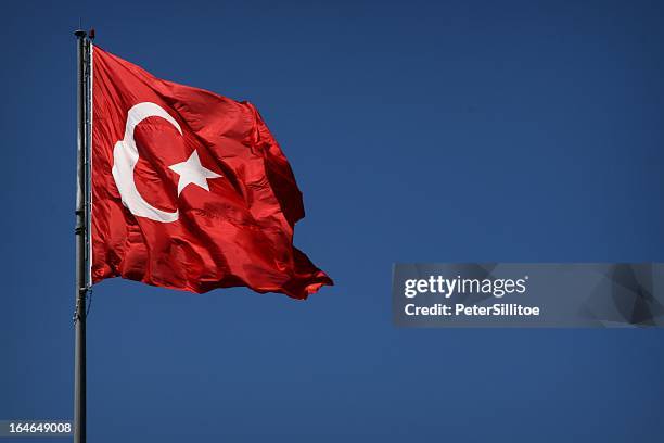 the moon star - bandera turca fotografías e imágenes de stock