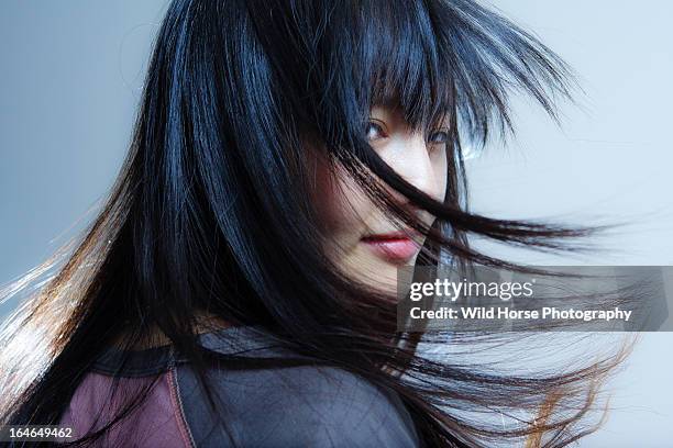 chinese long hair beauty in wind - cabello negro fotografías e imágenes de stock