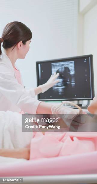 女性の乳房超音波検査 - gynecological examination ストックフォトと画像
