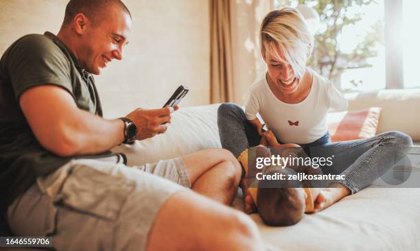 disabled woman spends time with her family at home - feet selfie woman stockfoto's en -beelden