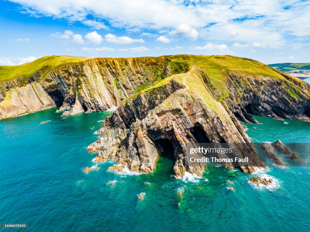 Diagonal rock face at Baggy Point