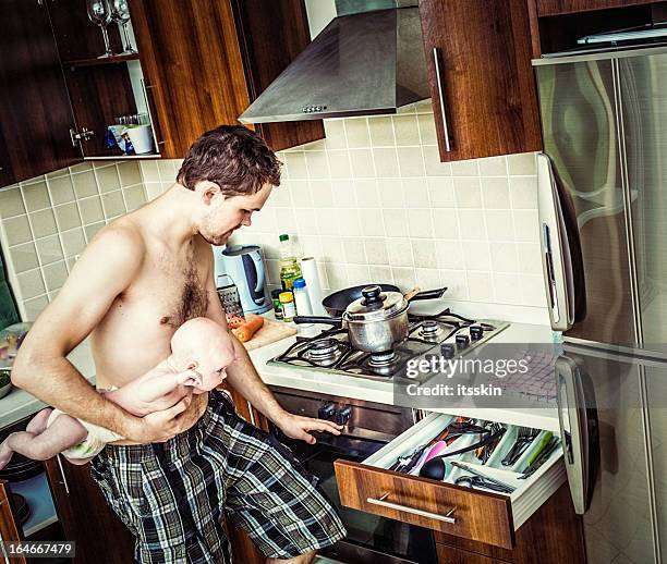 father with child cooking - reel pieces with annette insdorf preview of a little chaos stockfoto's en -beelden