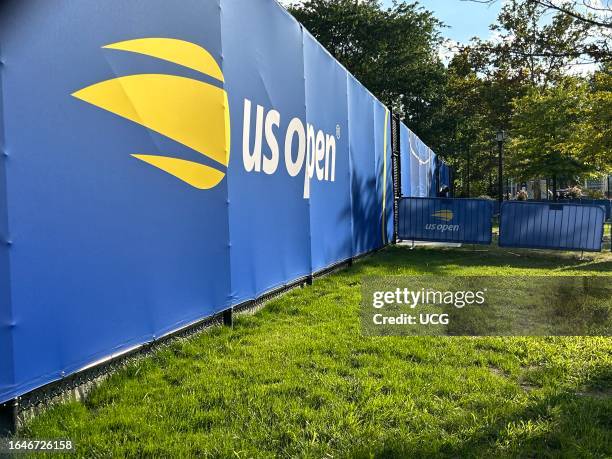 Courts Open Sign 24,306 Us Open Court Stock Photos, High-Res Pictures, and Images ...
