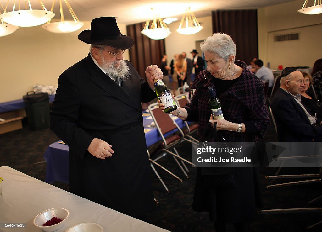 Miami Beach Community Celebrates First Night Of Passover With Seder