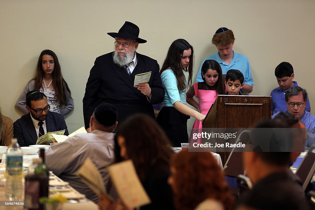 Miami Beach Community Celebrates First Night Of Passover With Seder