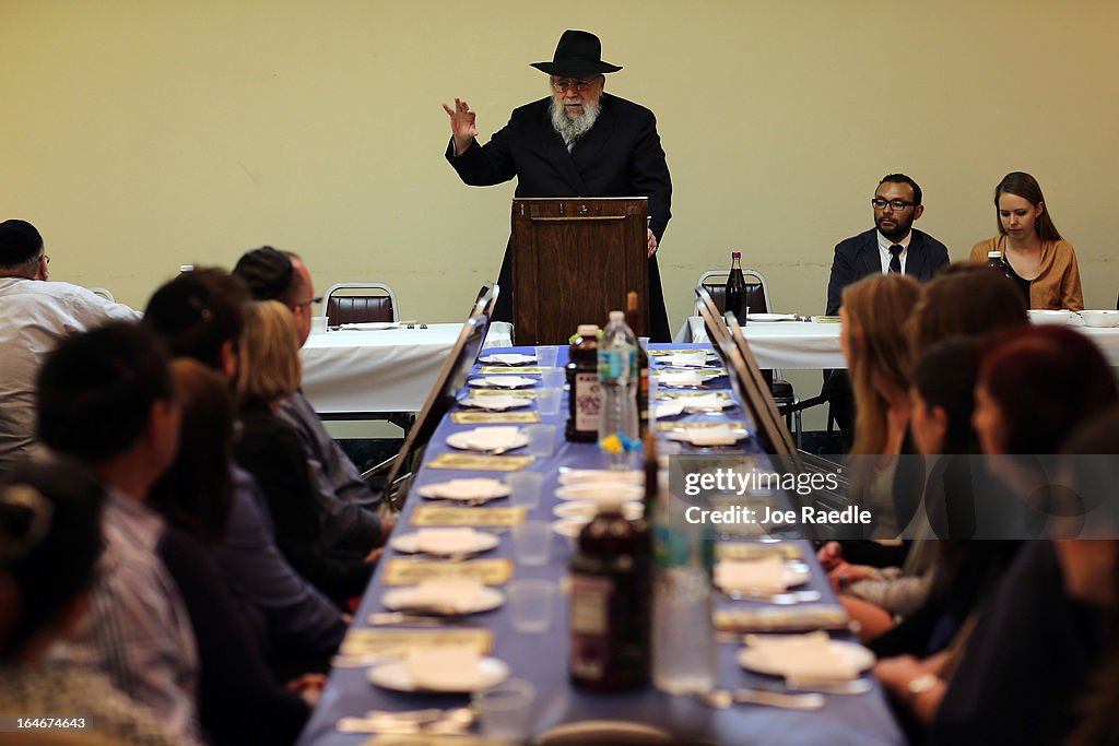 Miami Beach Community Celebrates First Night Of Passover With Seder