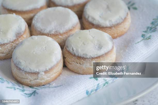 puff pastries with icing sugar - polvorón stock pictures, royalty-free photos & images