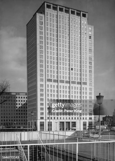 Shell Centre Waterloo Pool 566 Shell Centre London Stock Photos, High-Res Pictures, and Images ...