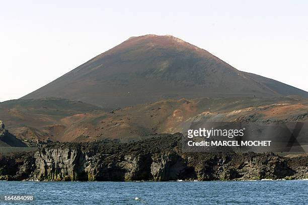 File picture taken on July 1, 2006 shows the Hekla volcano on the Heimaey island, belonging to the Vestmann archipelago. Iceland announced on March...