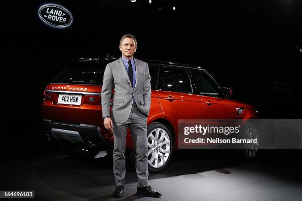 61 All New Range Rover Sport Reveal In New York City Stock Photos, High ...