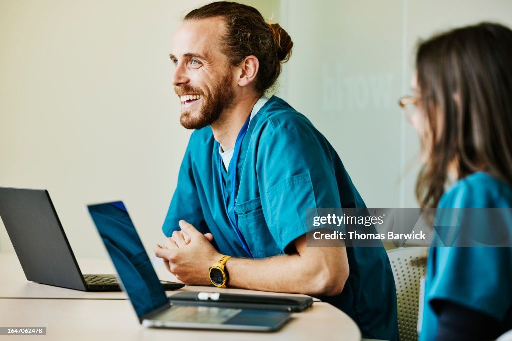Medium shot nurses in team meeting in hospital before beginning rounds