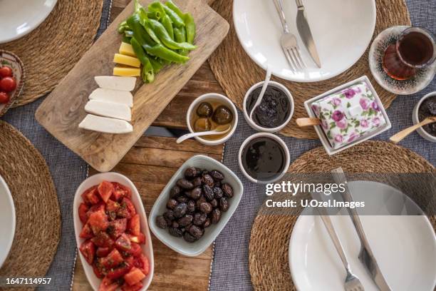 close up traditional turkish breakfast table - aperitivo plato de comida imagens e fotografias de stock