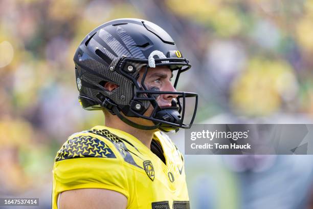 Quarterback Bo Nix of the Oregon Ducks warms up against the Portland State Vikings during the second half at Autzen Stadium on September 2, 2023 in...