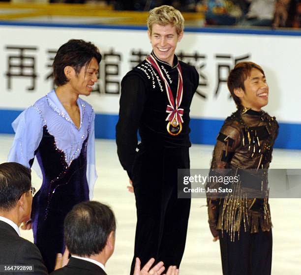 "Winner Jeffrey Buttle , second-placed Daisuke Takahashi and third-placed Nobunari Oda during an award ceremony for men's singles at Japan...