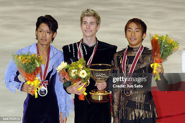 "Winner Jeffrey Buttle , second-placed Daisuke Takahashi and third-placed Nobunari Oda during an award ceremony for men's singles at Japan...