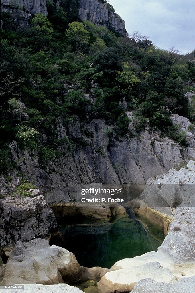 Arcs of the ravine is a narrow canyon