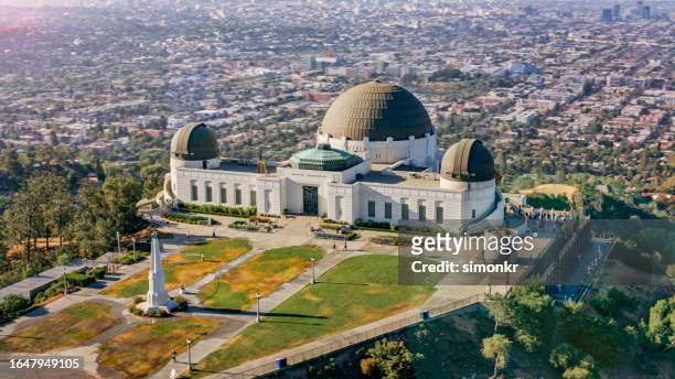 view of griffith observatory - hollywood and highland center 個照片及圖片檔