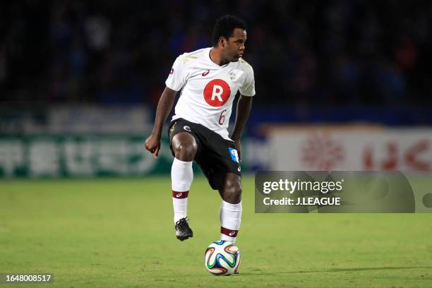 Fabio Henrique Simplicio of Vissel Kobe in action during the J.League J1 match between Ventforet Kofu and Vissel Kobe at Yamanashi Chuo Bank Stadium...