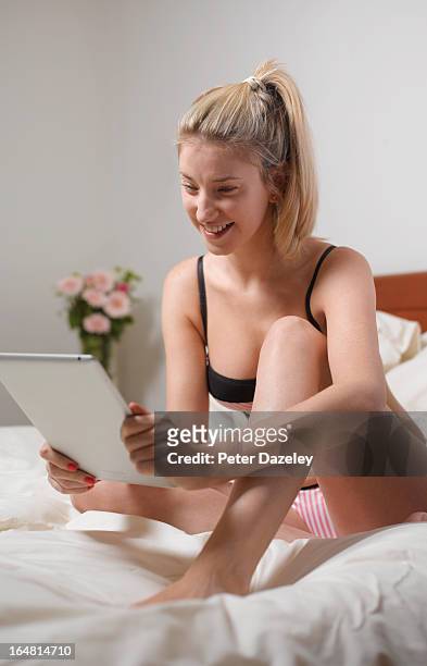 girl surfing the net - flirt barefoot blonde stock-fotos und bilder