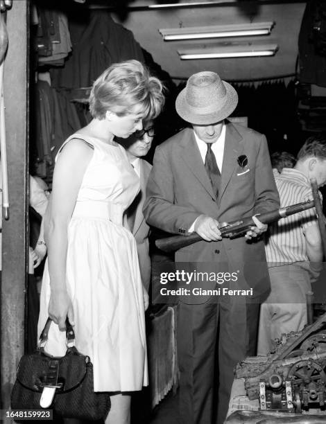 Italian actors Raimondo Vianello and his wife Sandra Mondaini in the market “El Rastro”, Madrid, Spain, 1962