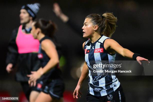 Sarah Rowe of the Magpies trains during a Collingwood Magpies AFLW Media Opportunity at Olympic Park Oval on August 30, 2023 in Melbourne, Australia.