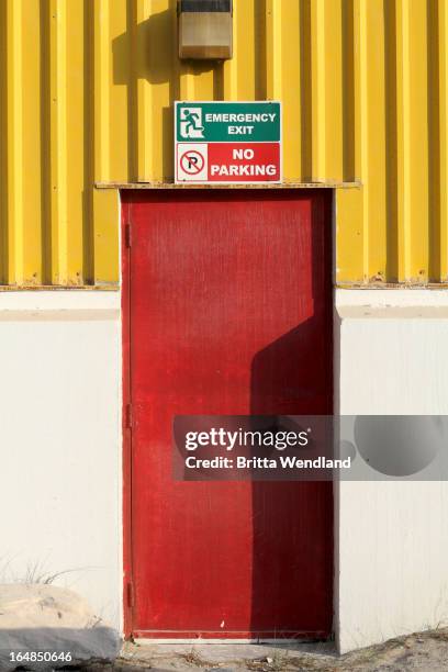 emergency exit' and 'no parking' signs above door - emergency exit light stock pictures, royalty-free photos & images