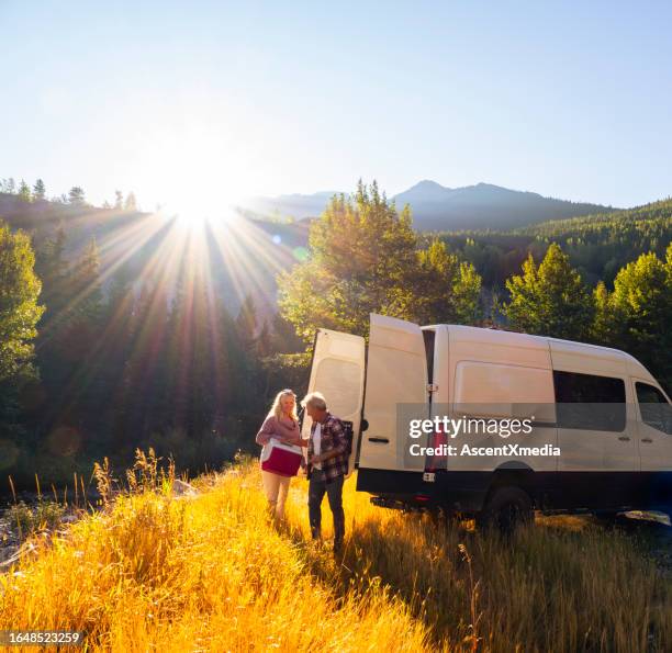 mature couple leave camper van with picnic cooler - canadian senior men stock pictures, royalty-free photos & images