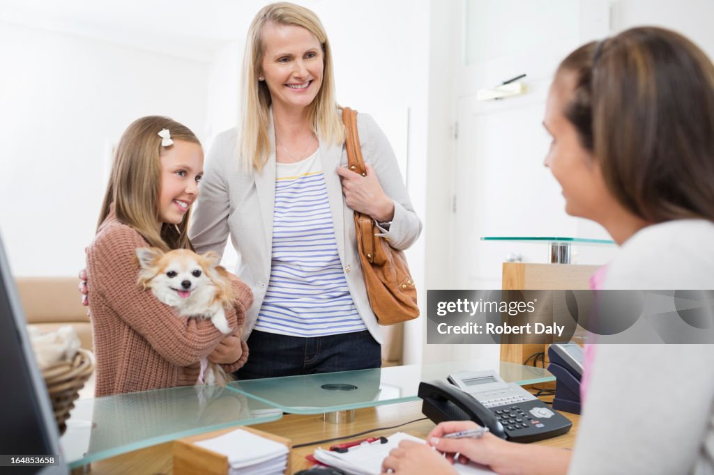 Owners bringing dog to vet's surgery