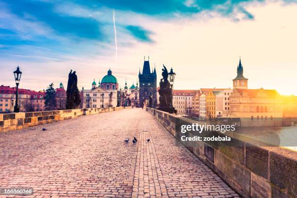 charles bridge in prague at sunrise - charles bridge stock pictures, royalty-free photos & images