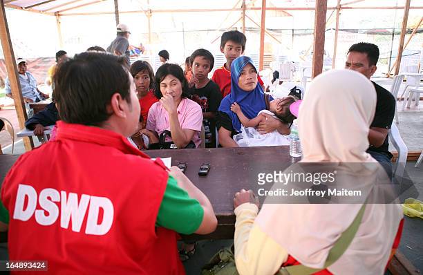 Government social welfare officers access the needs of people, displaced by continuing armed conflict between the supporters of Philippine Muslim...