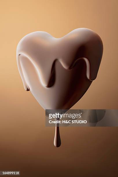chocolate heart - chocolate liquido fotografías e imágenes de stock