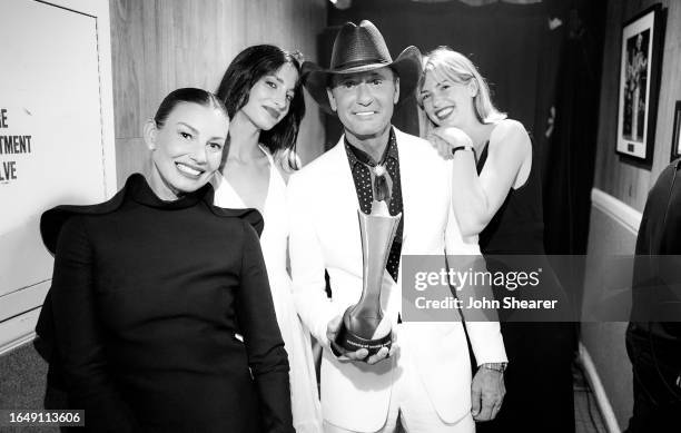 Faith Hill, Audrey McGraw, Tim McGraw and Maggie McGraw pose backstage at the 16th Annual Academy of Country Music Honors at Ryman Auditorium on...
