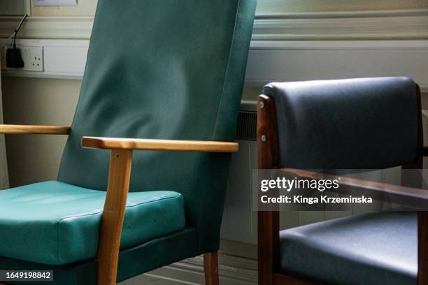 two chairs - sterbehilfe stock-fotos und bilder