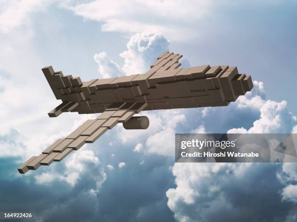 cargo plane made out of cardboard boxes - vrachtvliegtuig stockfoto's en -beelden