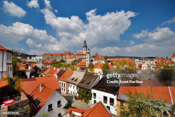 general view of cesky krumlov - cesky krumlov stockfoto's en -beelden