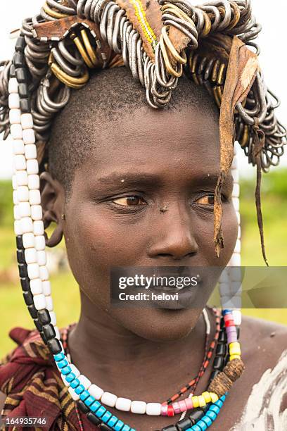 frau von common newt - mursi tribe stock-fotos und bilder