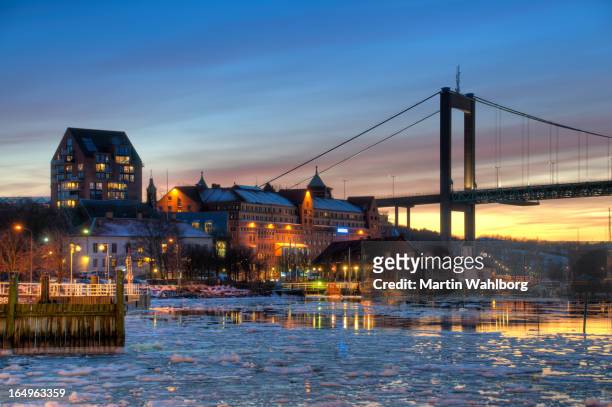 gothenburg harbor in winter - ice hotel sweden stockfoto's en -beelden