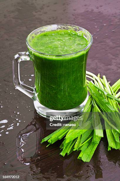 grass juice - wheatgrass stock pictures, royalty-free photos & images