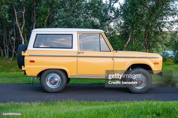 ford bronco vintage car suv - old car side view stock pictures, royalty-free photos & images