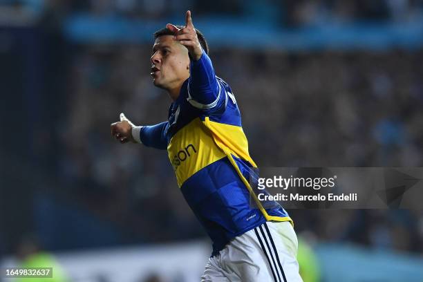 Marcos Rojo of Boca Juniors celebrates winning the penalty shoot out during a second leg quarter final match between Racing Club and Boca Juniors as...