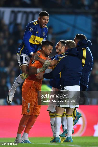 Marcos Rojo and goalkeeper Sergio Romero of Boca Juniors celebrate winning with teammates the penalty shoot out during a second leg quarter final...